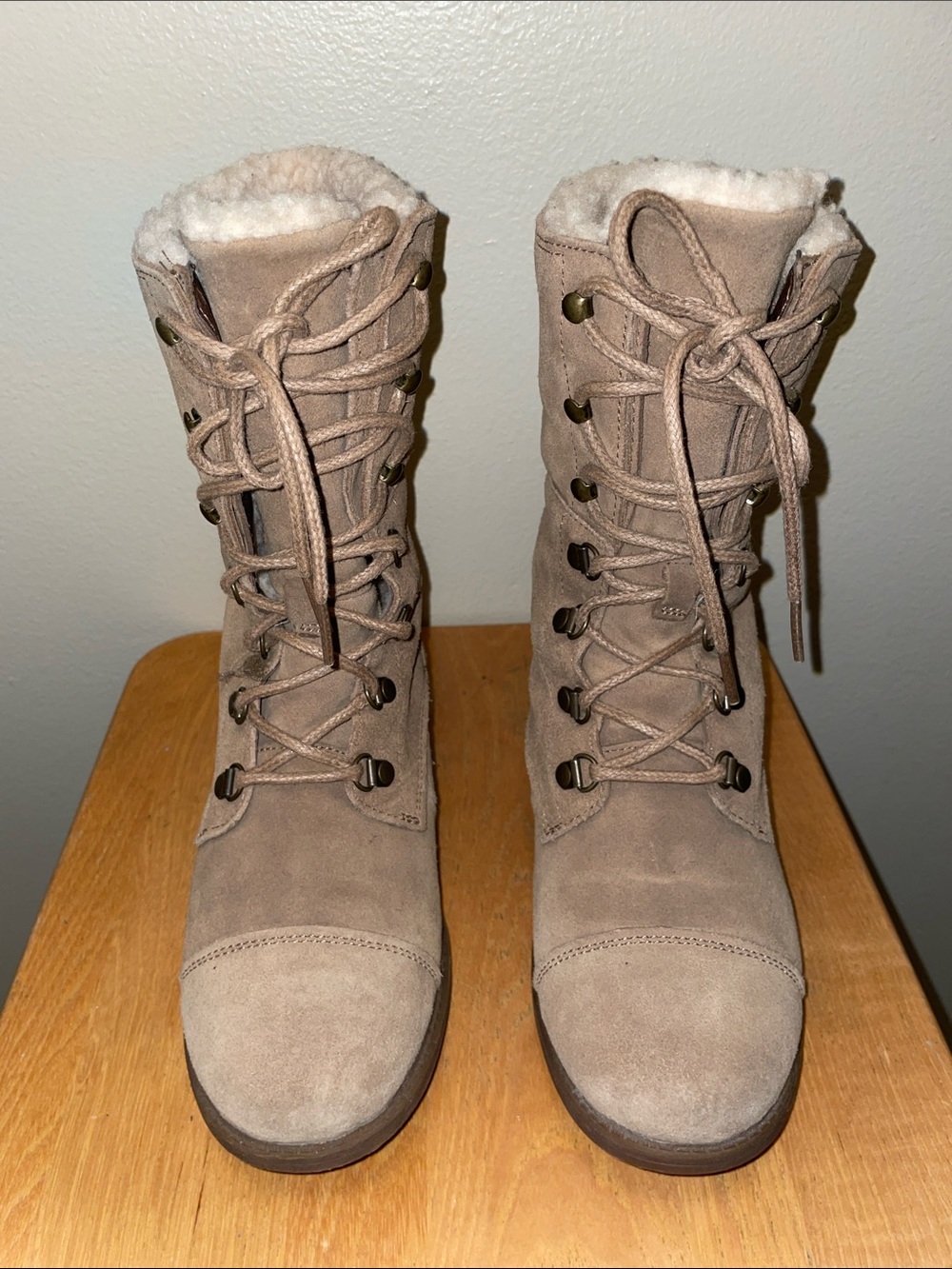 UGG Women's Suede Sherpa Lace-Up Winter Boots in Taupe Size 7